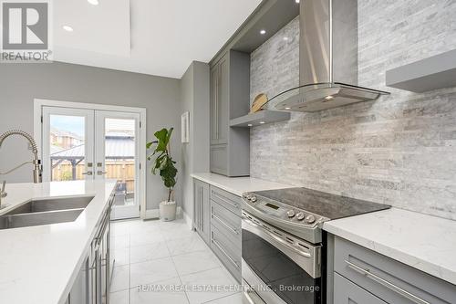 567 Sanderson Crescent, Milton, ON - Indoor Photo Showing Kitchen With Double Sink