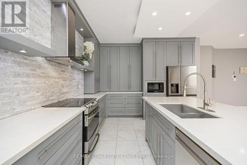 567 Sanderson Crescent, Milton, ON - Indoor Photo Showing Kitchen With Upgraded Kitchen