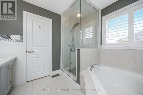 567 Sanderson Crescent, Milton, ON - Indoor Photo Showing Bathroom