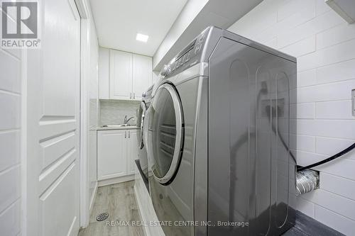 567 Sanderson Crescent, Milton, ON - Indoor Photo Showing Laundry Room