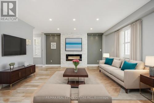 567 Sanderson Crescent, Milton, ON - Indoor Photo Showing Living Room