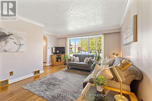 67 Wye Valley Road, Toronto (Dorset Park), ON - Indoor Photo Showing Living Room