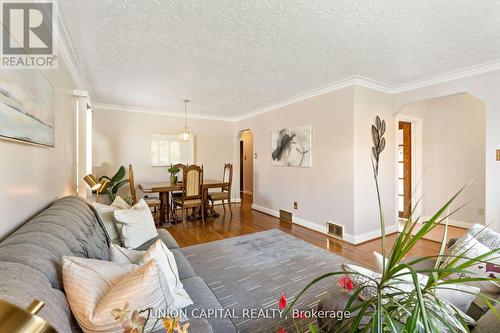 67 Wye Valley Road, Toronto (Dorset Park), ON - Indoor Photo Showing Living Room