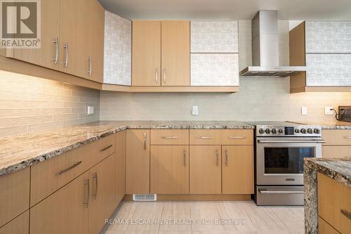 78 Hickory Avenue, Niagara-On-The-Lake, ON - Indoor Photo Showing Kitchen With Upgraded Kitchen