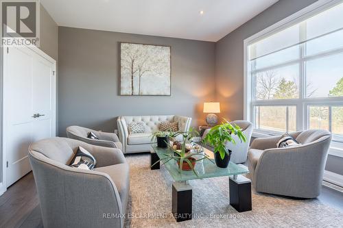 78 Hickory Avenue, Niagara-On-The-Lake, ON - Indoor Photo Showing Living Room