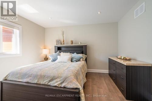 78 Hickory Avenue, Niagara-On-The-Lake, ON - Indoor Photo Showing Bedroom