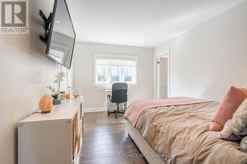 78 Hickory Avenue, Niagara-On-The-Lake, ON - Indoor Photo Showing Bedroom