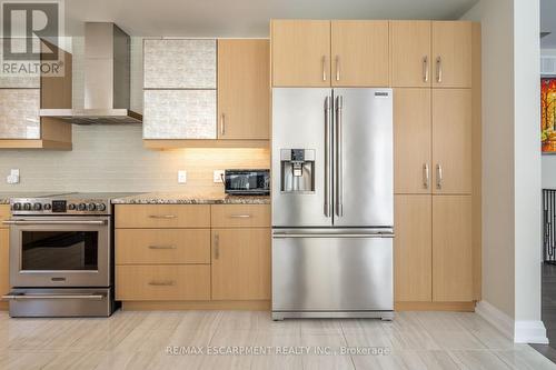 78 Hickory Avenue, Niagara-On-The-Lake, ON - Indoor Photo Showing Kitchen With Stainless Steel Kitchen