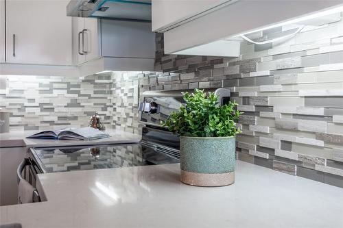 Close up of back splash in Kitchen - 1000 Cedarglen Gate|Unit #604, Mississauga, ON - Indoor