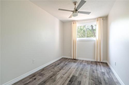 156 Victor Boulevard, Hamilton, ON - Indoor Photo Showing Other Room