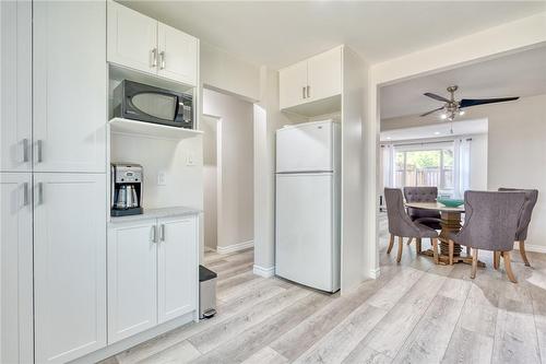 156 Victor Boulevard, Hamilton, ON - Indoor Photo Showing Kitchen