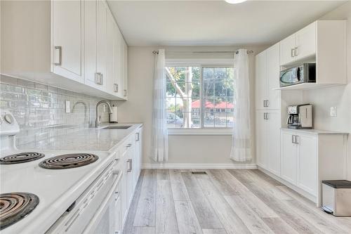 156 Victor Boulevard, Hamilton, ON - Indoor Photo Showing Kitchen