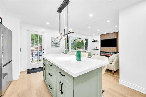 64 Viceroy Court, Hamilton, ON - Indoor Photo Showing Kitchen With Upgraded Kitchen