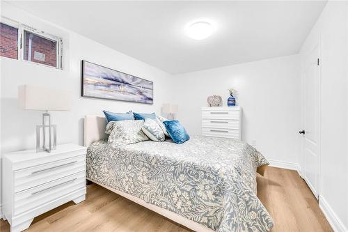 64 Viceroy Court, Hamilton, ON - Indoor Photo Showing Bedroom