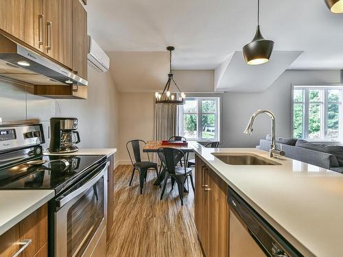 Kitchen - 301-50 Ch. Masson, Sainte-Marguerite-Du-Lac-Masson, QC - Indoor Photo Showing Kitchen With Upgraded Kitchen