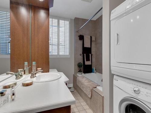 Ensuite bathroom - 26-1009 Boul. Laird, Mont-Royal, QC - Indoor Photo Showing Laundry Room