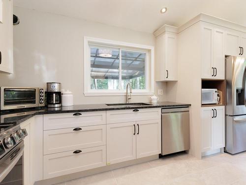 Kitchen - 1749 Mtée Harwood, Saint-Lazare, QC - Indoor Photo Showing Kitchen