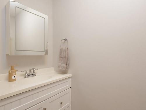 Powder room - 1749 Mtée Harwood, Saint-Lazare, QC - Indoor Photo Showing Bathroom