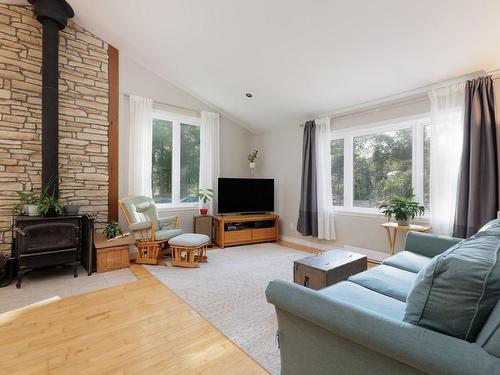 Living room - 1749 Mtée Harwood, Saint-Lazare, QC - Indoor Photo Showing Living Room