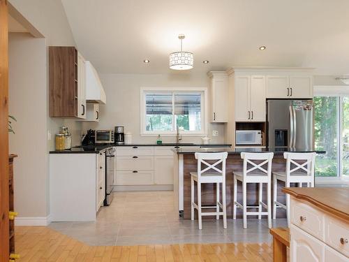 Kitchen - 1749 Mtée Harwood, Saint-Lazare, QC - Indoor Photo Showing Kitchen