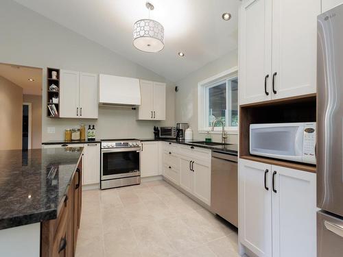 Kitchen - 1749 Mtée Harwood, Saint-Lazare, QC - Indoor Photo Showing Kitchen