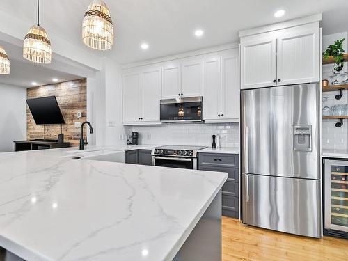 Kitchen - 625 Rue La Bruyère, Laval (Auteuil), QC - Indoor Photo Showing Kitchen With Upgraded Kitchen