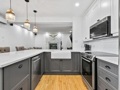 Kitchen - 625 Rue La Bruyère, Laval (Auteuil), QC - Indoor Photo Showing Kitchen With Upgraded Kitchen