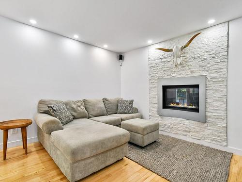 Salon - 625 Rue La Bruyère, Laval (Auteuil), QC - Indoor Photo Showing Living Room With Fireplace