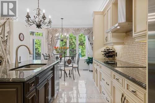 189 Rothbury Road, Richmond Hill (Westbrook), ON - Indoor Photo Showing Kitchen With Double Sink With Upgraded Kitchen