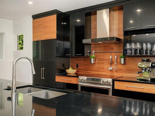 Kitchen - 42 Rue De Montebello, Blainville, QC - Indoor Photo Showing Kitchen With Double Sink With Upgraded Kitchen