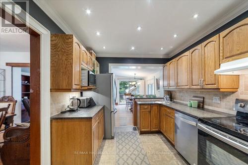 54 Arlington Avenue, Oshawa (O'Neill), ON - Indoor Photo Showing Kitchen