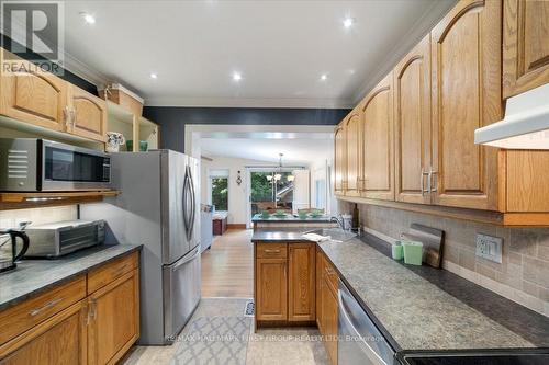 54 Arlington Avenue, Oshawa (O'Neill), ON - Indoor Photo Showing Kitchen With Double Sink