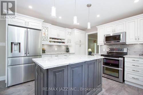 35 Castle Harbour Drive, Scugog (Port Perry), ON - Indoor Photo Showing Kitchen With Upgraded Kitchen