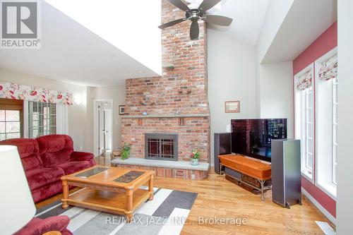 35 Castle Harbour Drive, Scugog (Port Perry), ON - Indoor Photo Showing Living Room With Fireplace