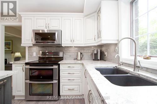 35 Castle Harbour Drive, Scugog (Port Perry), ON - Indoor Photo Showing Kitchen With Double Sink With Upgraded Kitchen