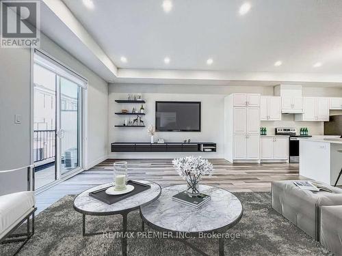 40 Nine Mile Lane, Richmond Hill, ON - Indoor Photo Showing Living Room