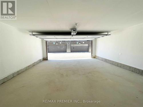 40 Nine Mile Lane, Richmond Hill, ON - Indoor Photo Showing Garage