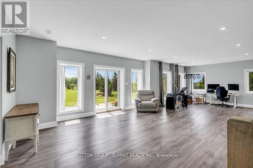 3 Best Court, Oro-Medonte, ON - Indoor Photo Showing Living Room