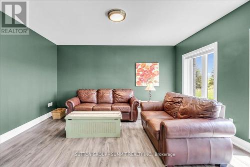 3 Best Court, Oro-Medonte, ON - Indoor Photo Showing Living Room