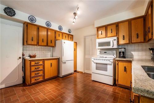 393 River Side Drive, Oakville, ON - Indoor Photo Showing Kitchen With Double Sink