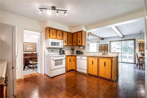 393 River Side Drive, Oakville, ON - Indoor Photo Showing Kitchen