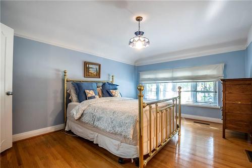 393 River Side Drive, Oakville, ON - Indoor Photo Showing Bedroom