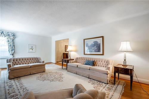 393 River Side Drive, Oakville, ON - Indoor Photo Showing Living Room