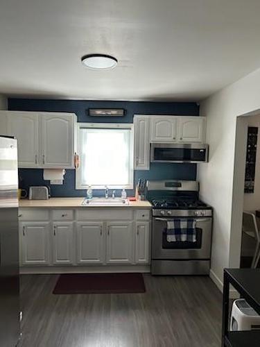 311 Oakwood Avenue, Crystal Beach, ON - Indoor Photo Showing Kitchen