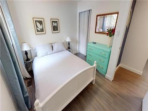 311 Oakwood Avenue, Crystal Beach, ON - Indoor Photo Showing Bedroom