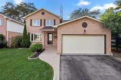 2054 Hunters Wood Drive  Burlington, ON L7M 2V1