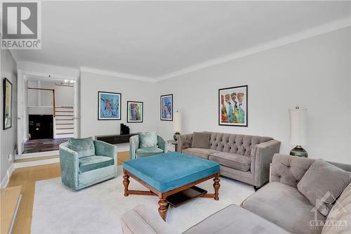 519 Penhill Avenue, Ottawa, ON - Indoor Photo Showing Living Room