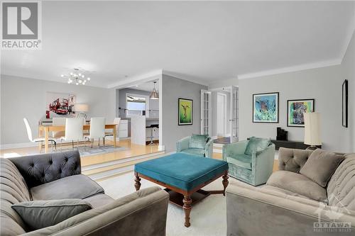 519 Penhill Avenue, Ottawa, ON - Indoor Photo Showing Living Room