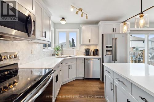 12 Circlewood Drive, St. Thomas, ON - Indoor Photo Showing Kitchen With Upgraded Kitchen