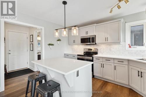 12 Circlewood Drive, St. Thomas, ON - Indoor Photo Showing Kitchen With Upgraded Kitchen